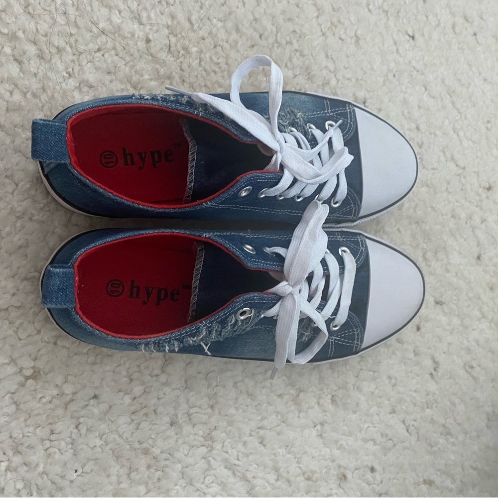 Tennis Shoes
